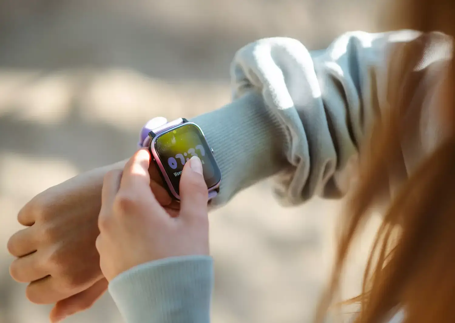 Jongen en meisje met one2track horloge